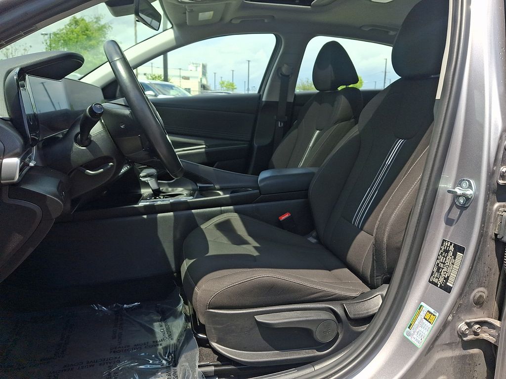 2025 Hyundai Elantra SEL - Photo 15