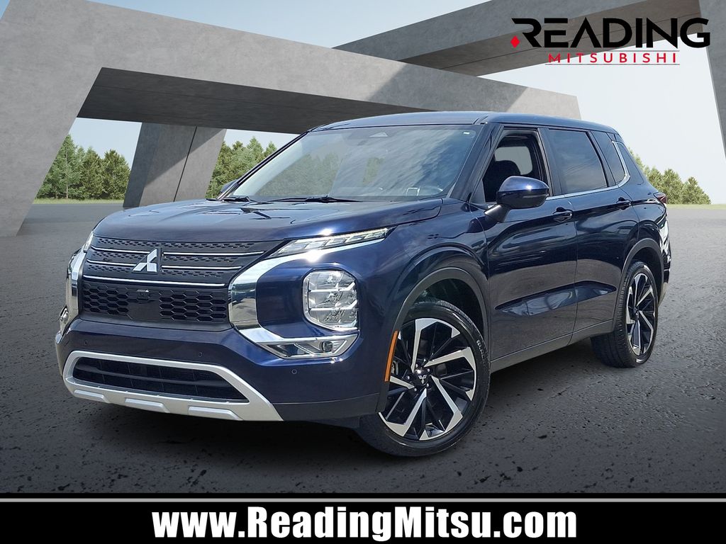 2024 Mitsubishi Outlander SE Black Edition 2WD's photo