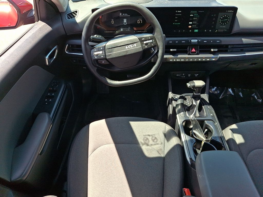 2025 Kia K4 LXS - Photo 13