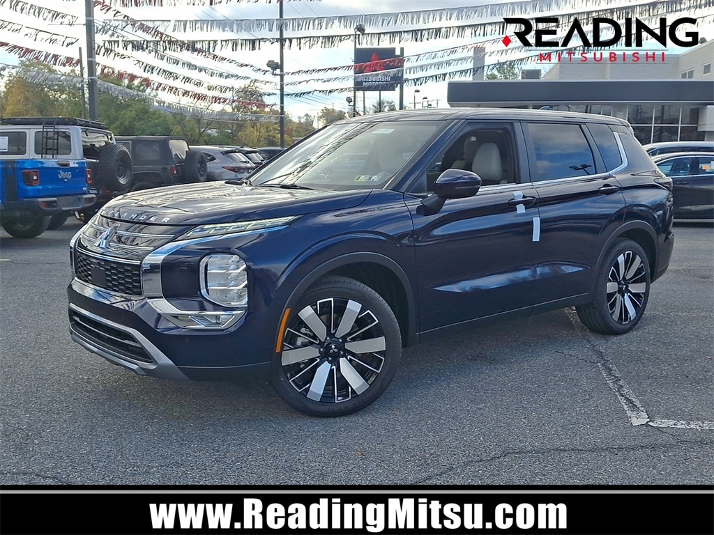 2025 Mitsubishi Outlander SE's photo