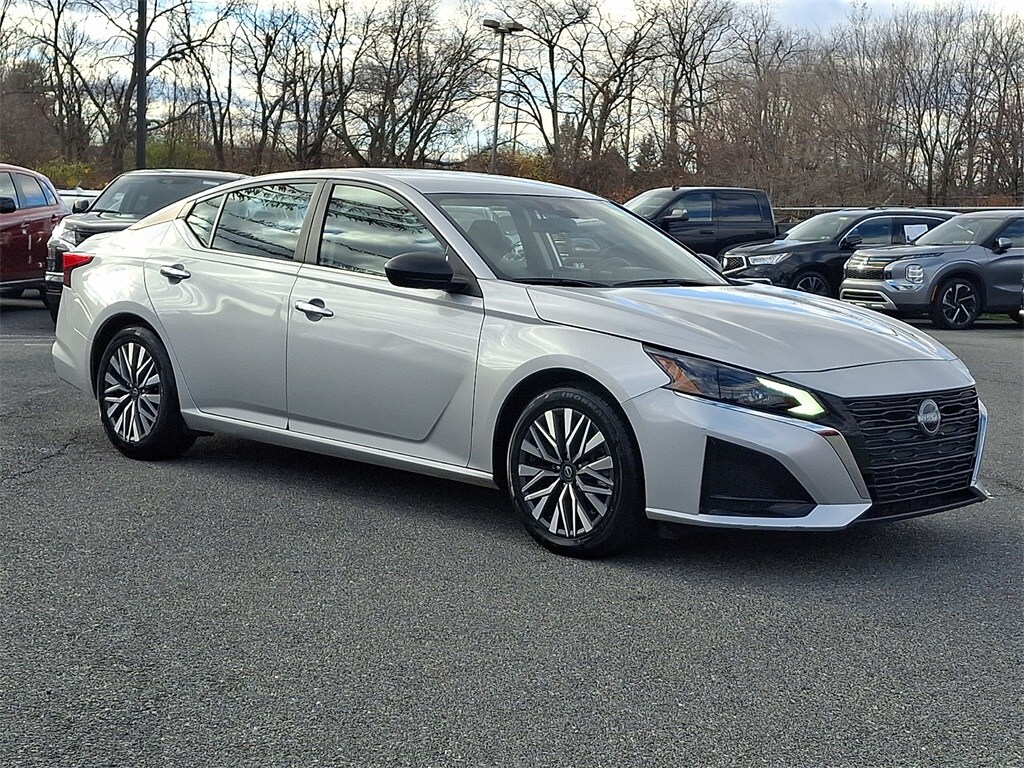 2024 Nissan Altima 2.5 SV photo 3