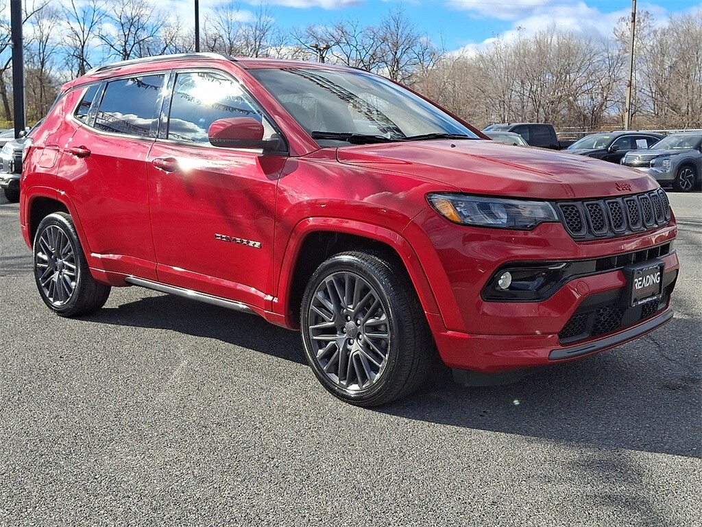 2023 Jeep Compass Limited Red Edition photo 3