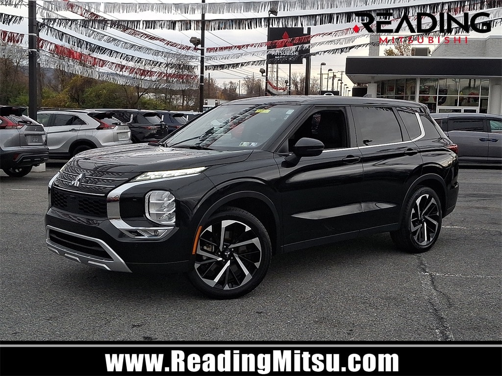 2024 Mitsubishi Outlander SE's photo