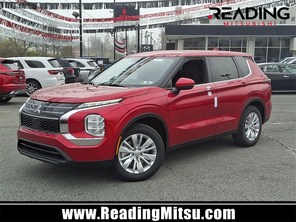 2025 Mitsubishi Outlander ES's photo