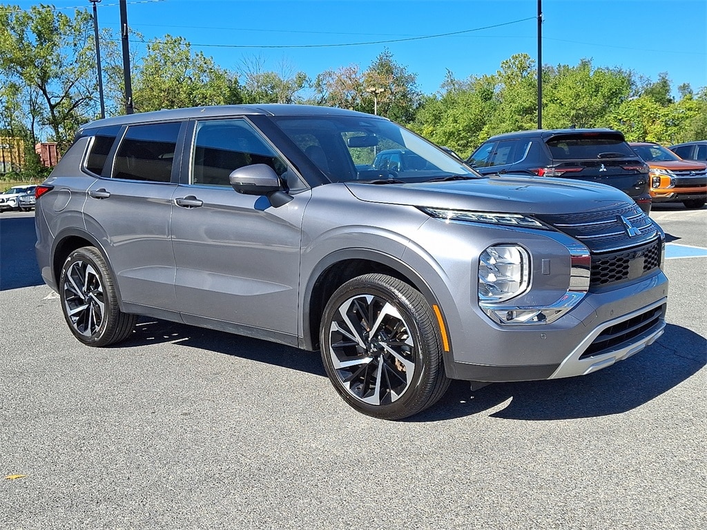 Used 2024 Mitsubishi Outlander SE SUV