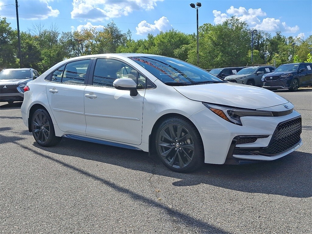 2023 Toyota Corolla Hybrid LE photo 2