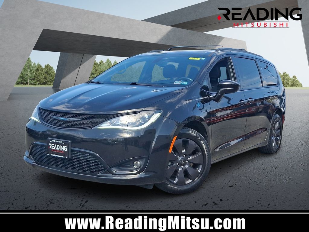2020 Chrysler Pacifica Hybrid Touring L's photo
