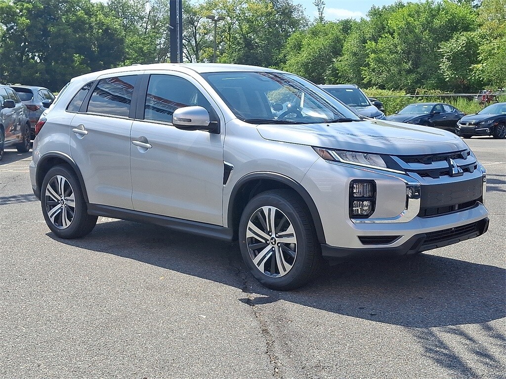 2025 Mitsubishi Outlander Sport SE photo 2