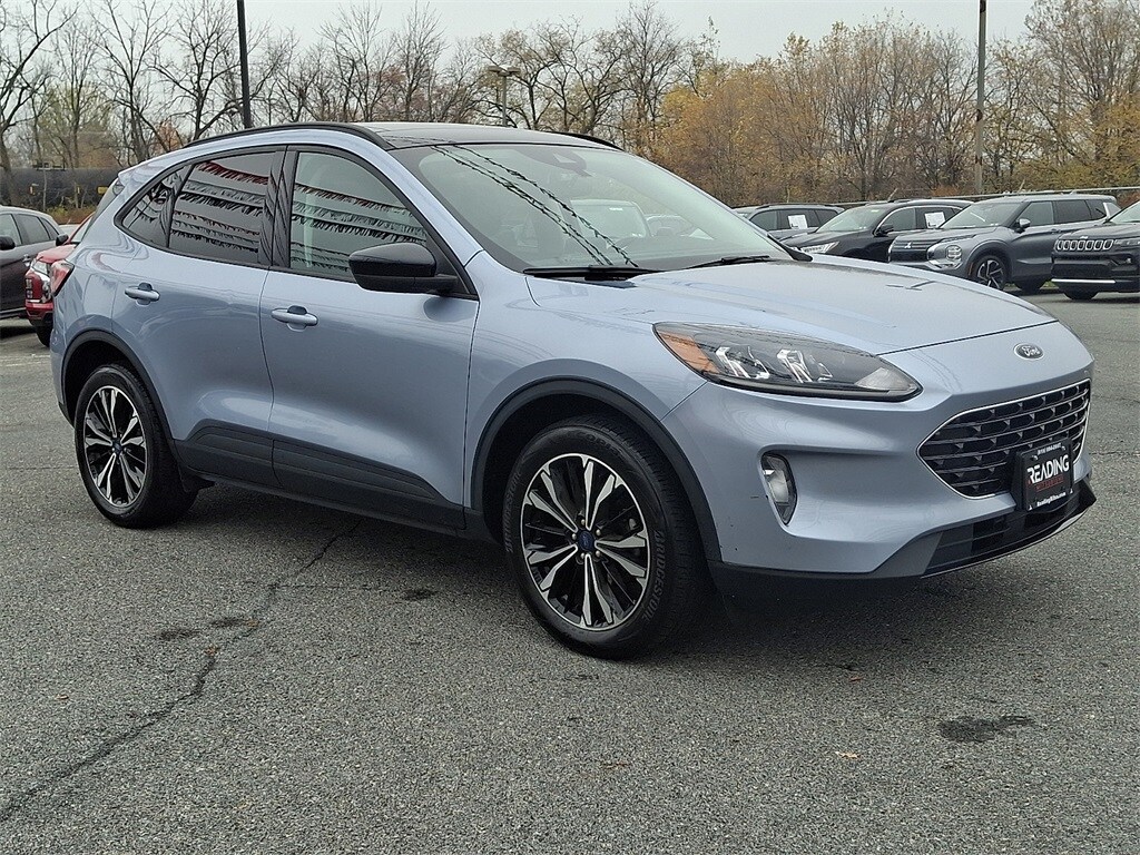 2022 Ford Escape SEL photo 2