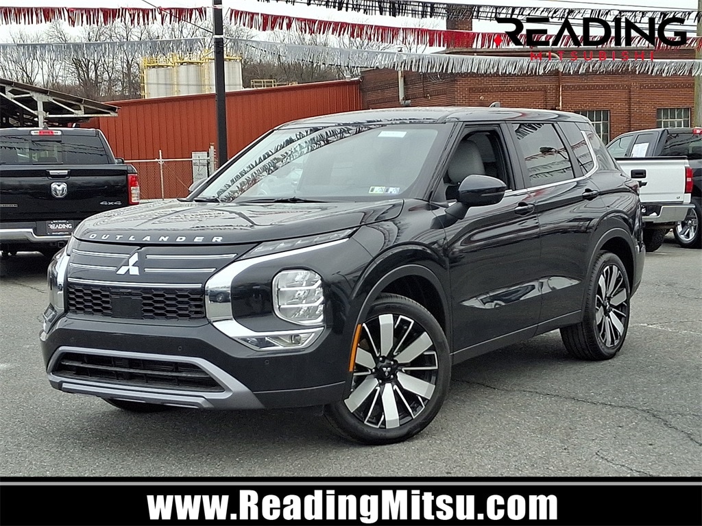 2025 Mitsubishi Outlander SE's photo