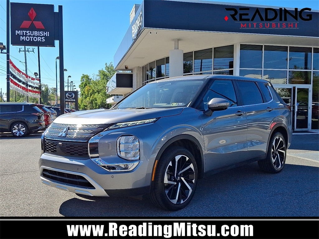 2024 Mitsubishi Outlander SE's photo