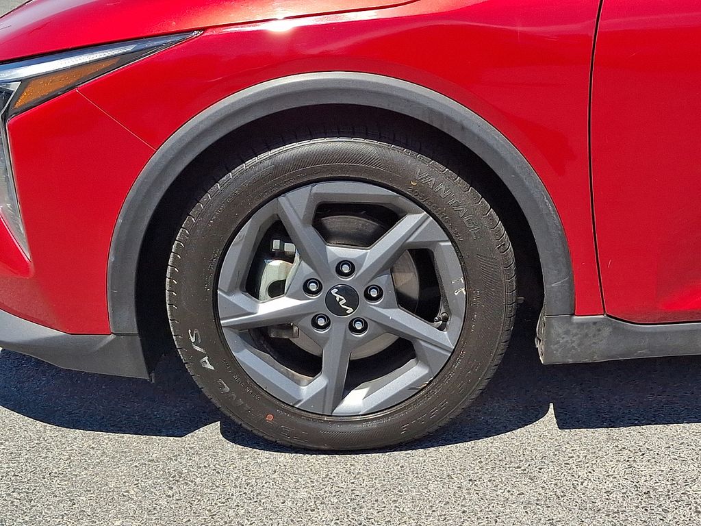 2025 Kia K4 LXS - Photo 10