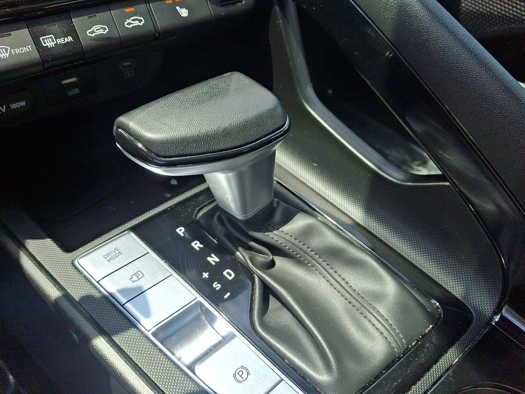 2025 Hyundai Elantra SEL - Photo 17