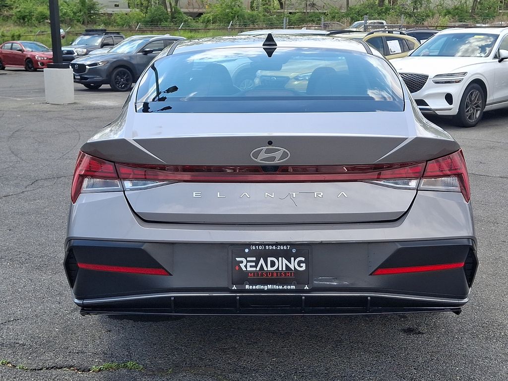 2025 Hyundai Elantra SEL - Photo 6