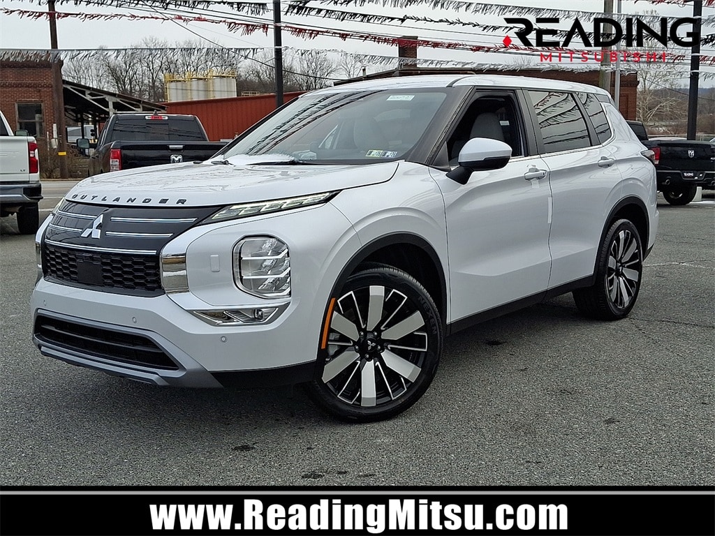 2025 Mitsubishi Outlander SE's photo