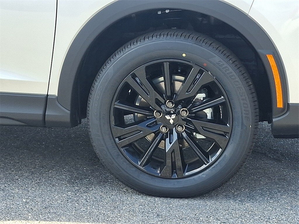 2025 Mitsubishi Eclipse Cross SEL photo 2