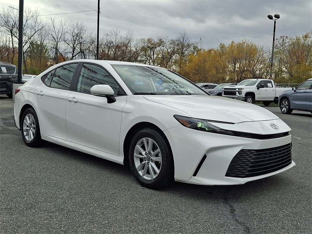 2025 Toyota Camry LE photo 2
