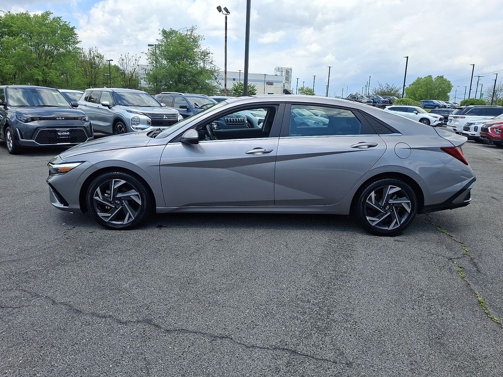 2025 Hyundai Elantra SEL - Photo 9
