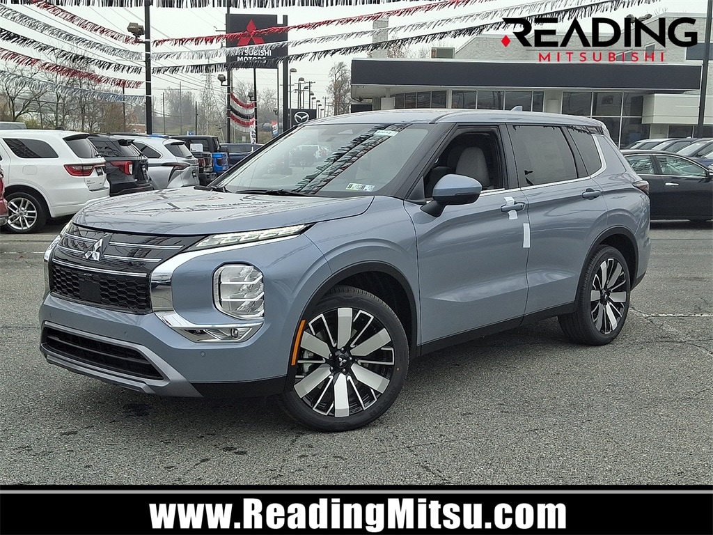 2025 Mitsubishi Outlander SE's photo