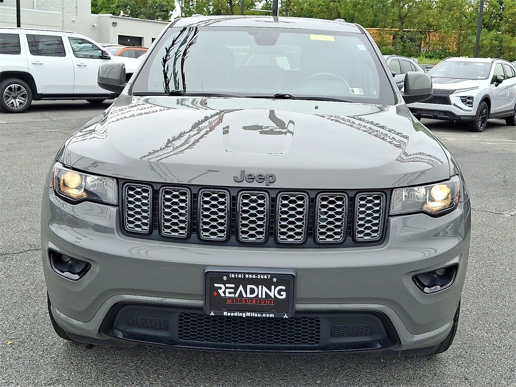 2021 Jeep Grand Cherokee Laredo X photo 2