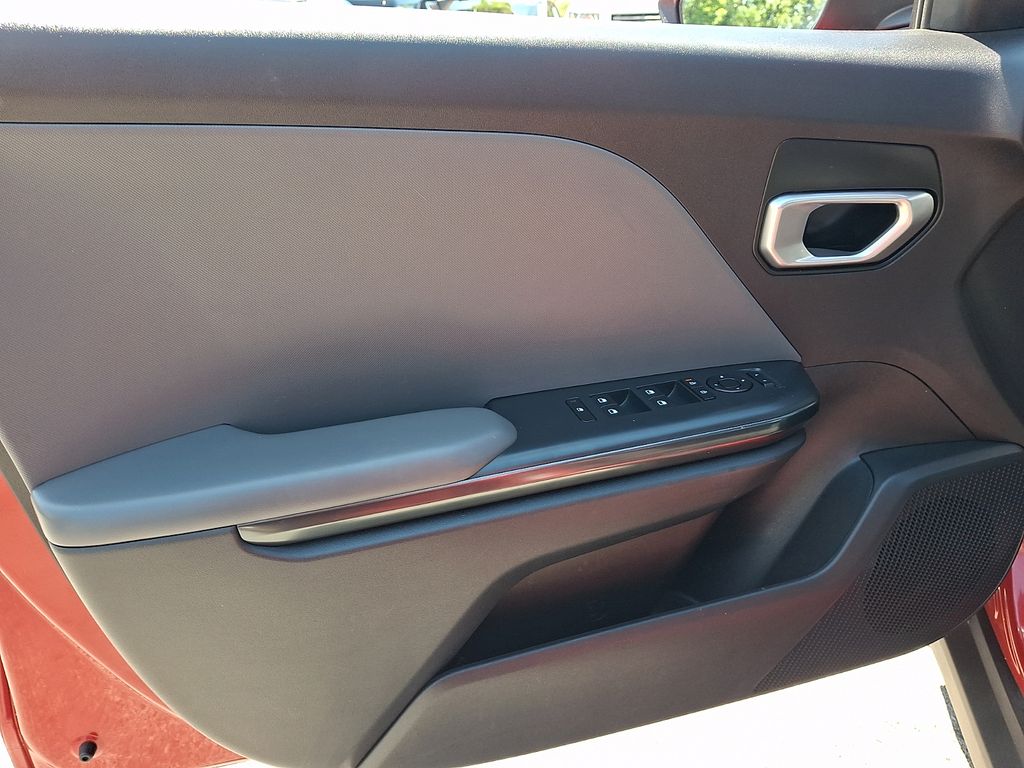 2025 Kia K4 LXS - Photo 14