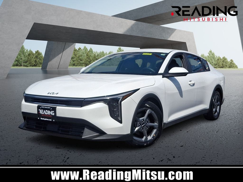2025 Kia K4 LXS AT's photo