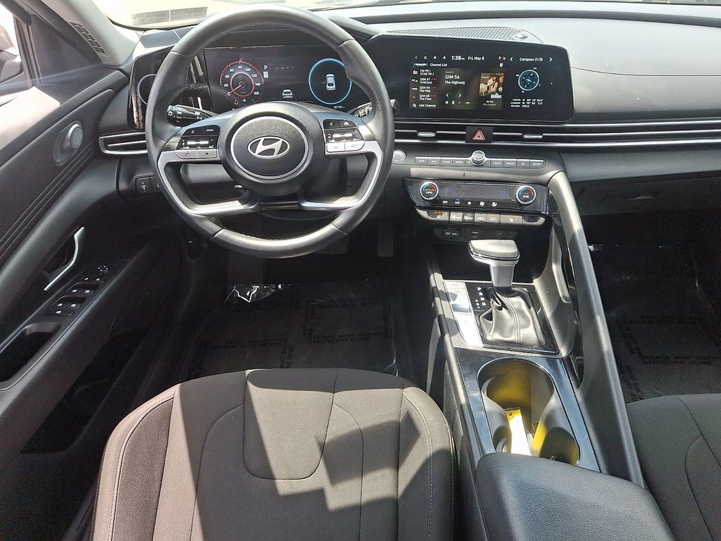 2025 Hyundai Elantra SEL - Photo 13