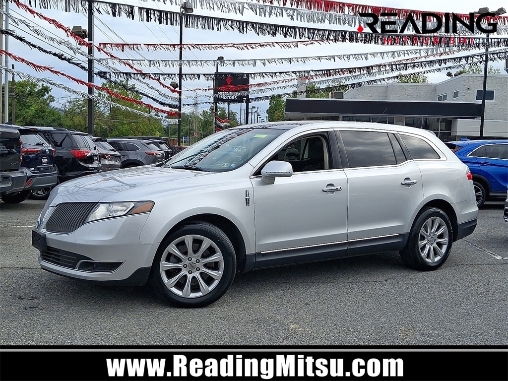 2013 Lincoln MKT Base