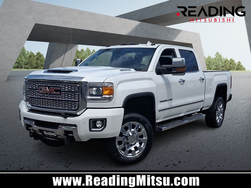 2019 GMC Sierra 4WD Crew Cab Standard Box Denali's photo