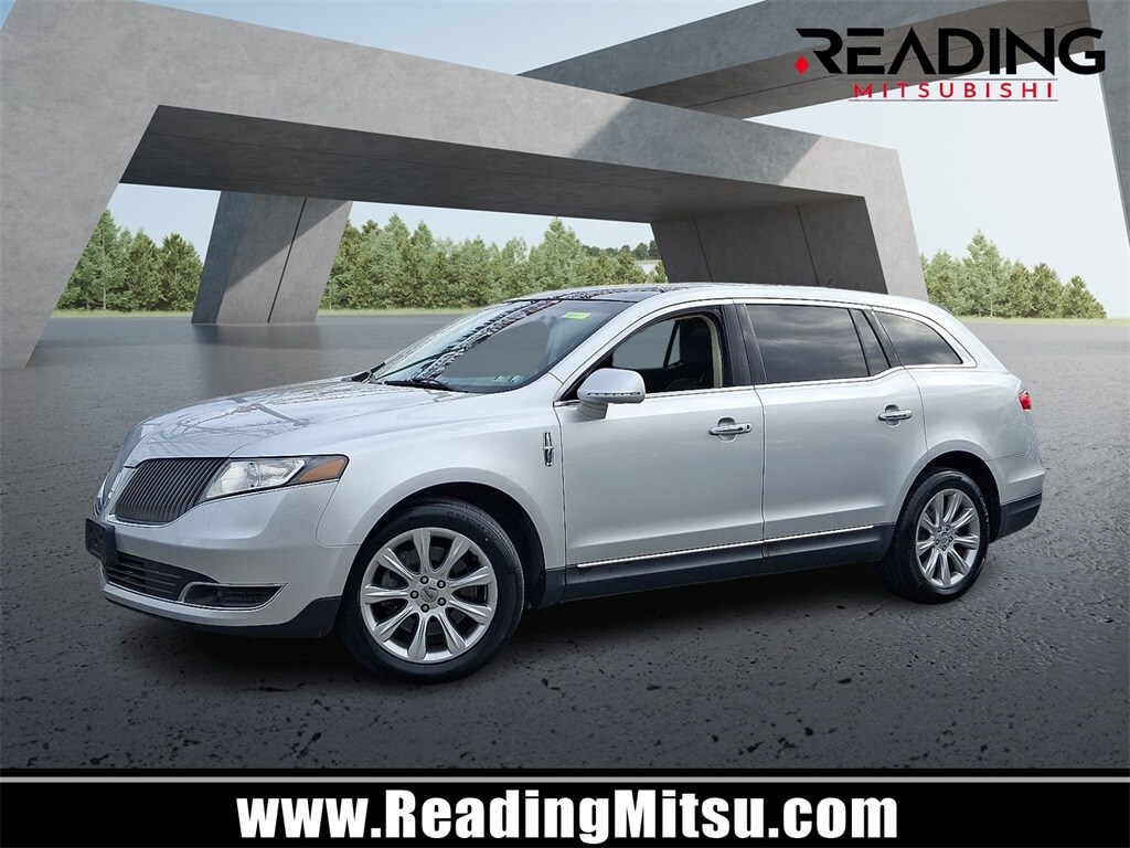 2013 Lincoln MKT Base