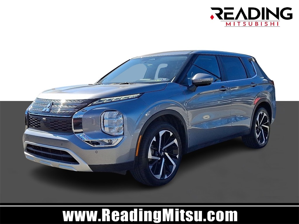 2024 Mitsubishi Outlander SE's photo