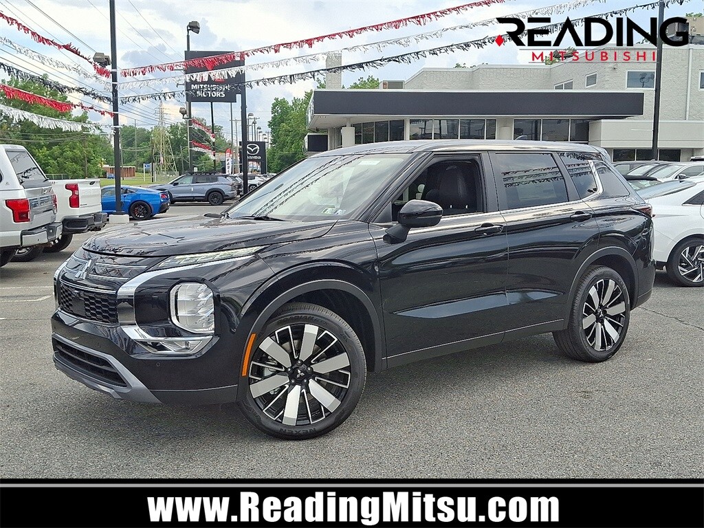 2025 Mitsubishi Outlander SEL's photo