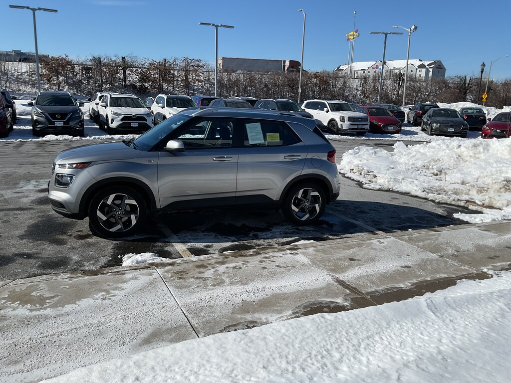 Used 2023 Hyundai Venue SEL SUV