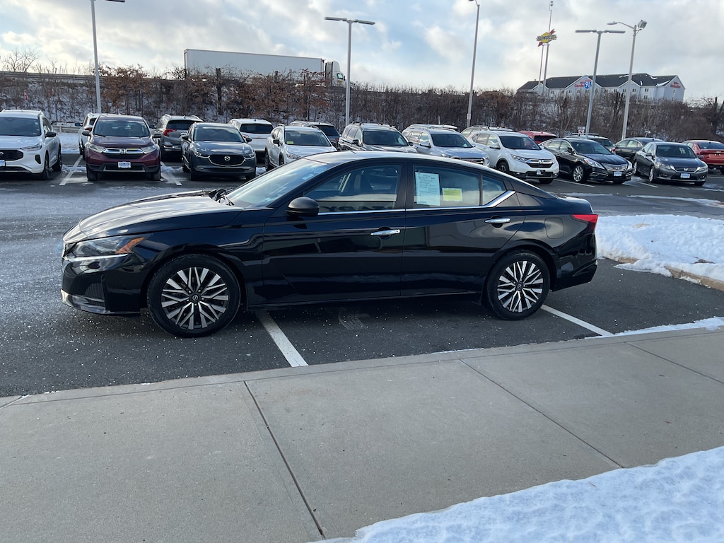 Used 2024 Nissan Altima 2.5 SV Sedan