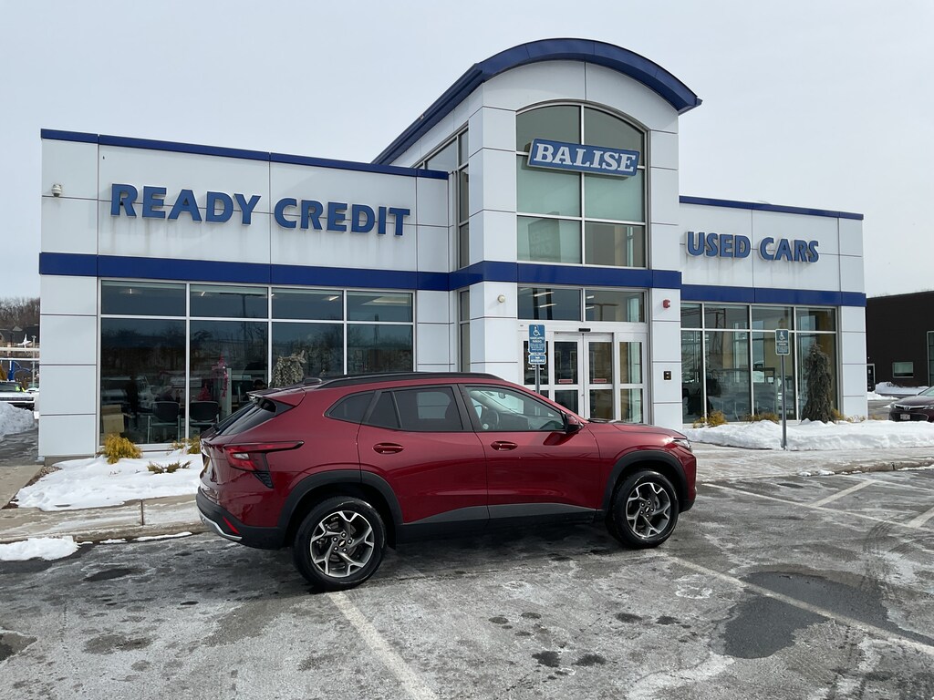 Used 2025 Chevrolet Trax LT SUV