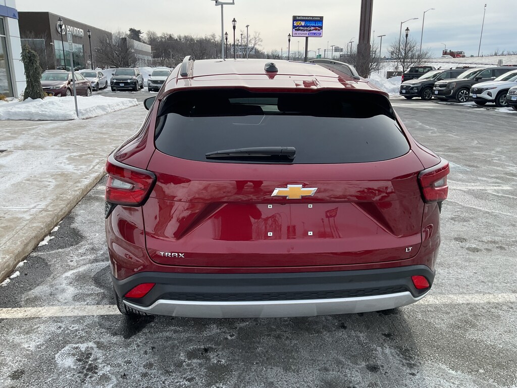 Used 2025 Chevrolet Trax LT SUV