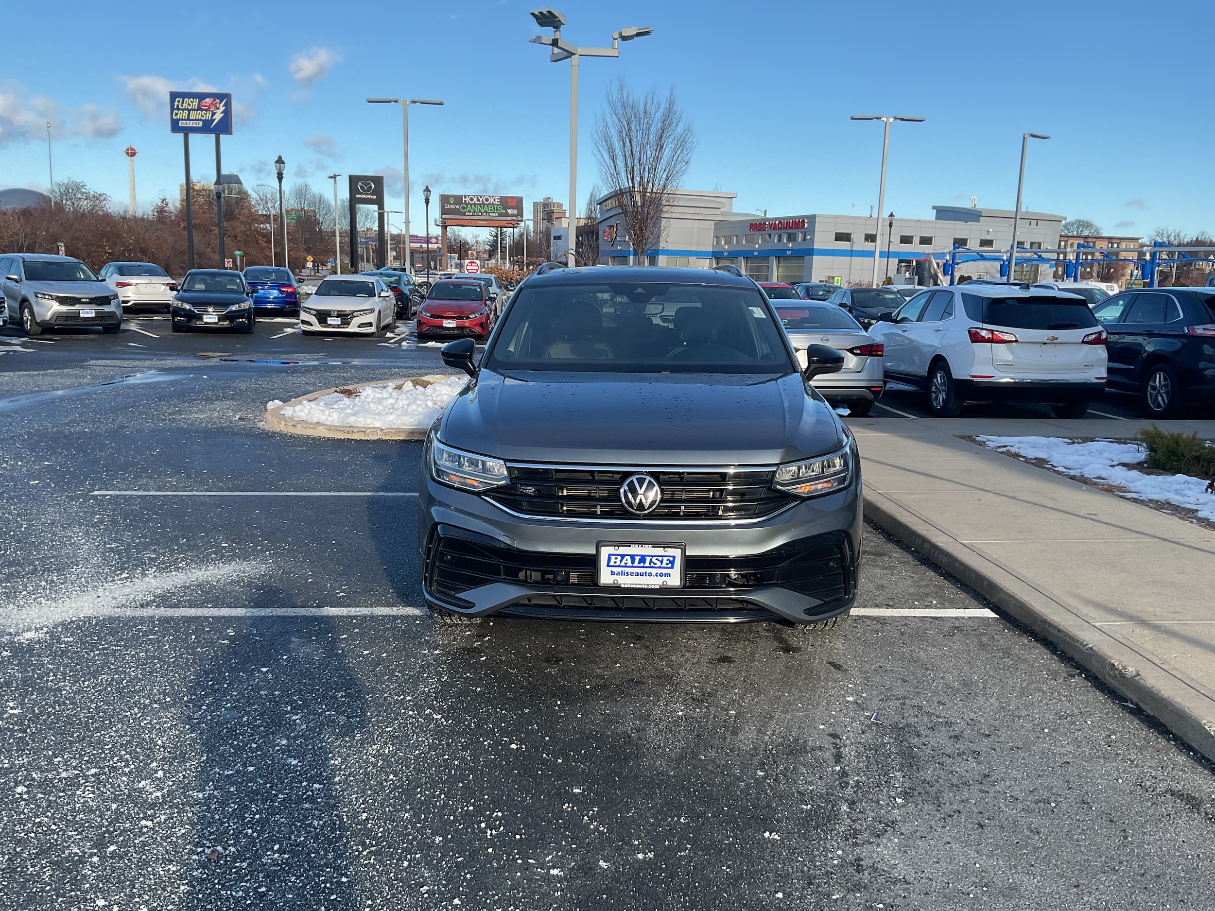 2023 Volkswagen Tiguan SE R-LINE BLACK