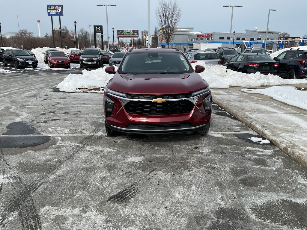 Used 2025 Chevrolet Trax LT SUV