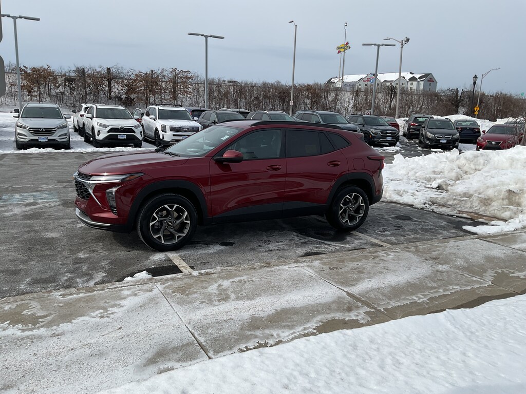 Used 2025 Chevrolet Trax LT SUV