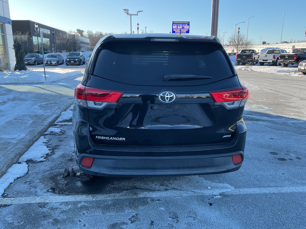 Used 2018 Toyota Highlander LE V6 SUV