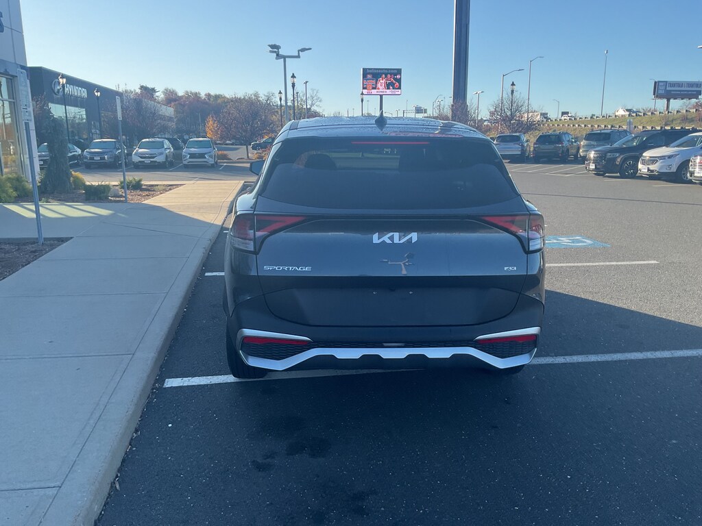 Used 2024 Kia Sportage LX SUV