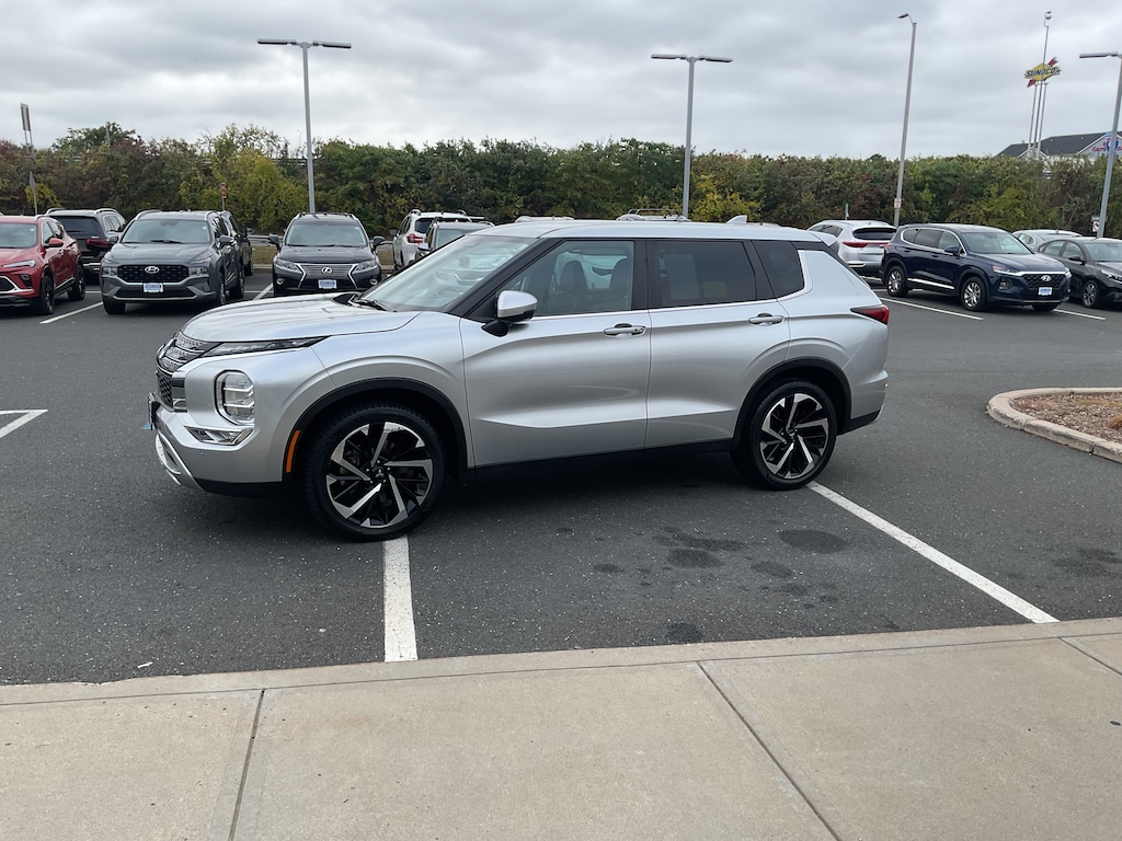 Used 2023 Mitsubishi Outlander SE SUV