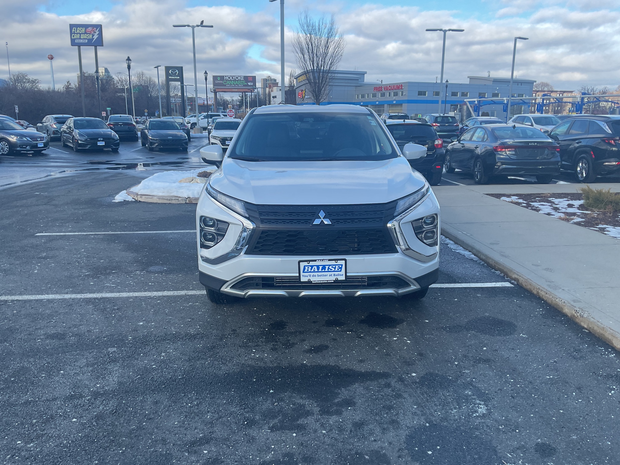 2024 Mitsubishi Eclipse Cross SE's photo