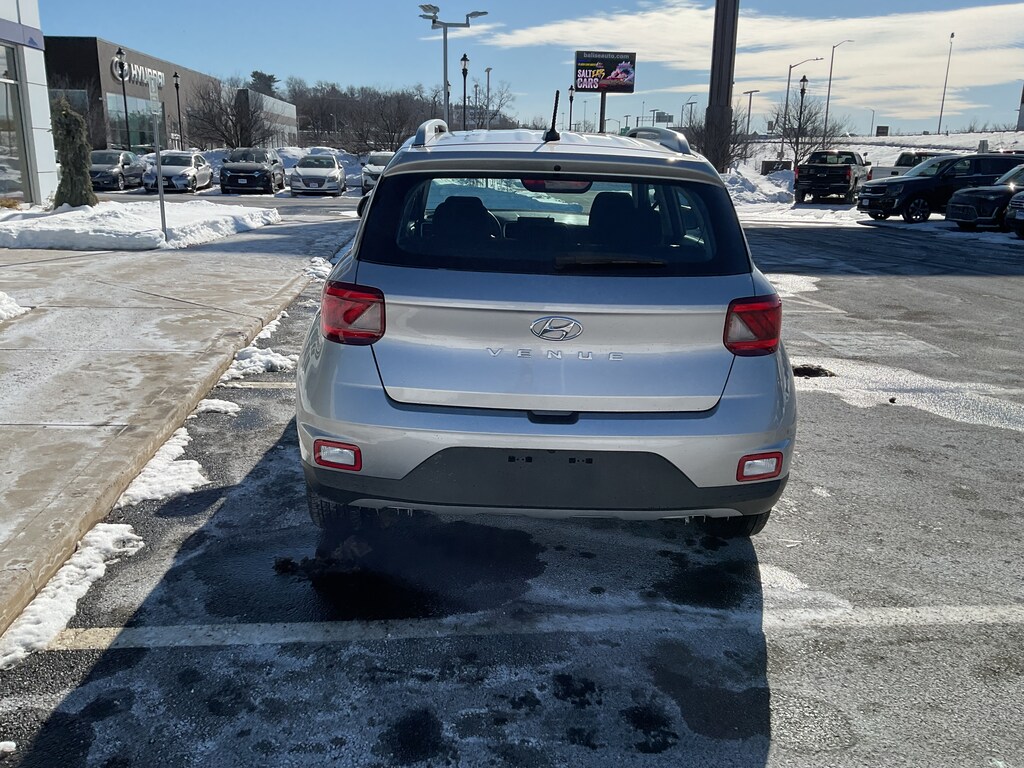 Used 2023 Hyundai Venue SEL SUV