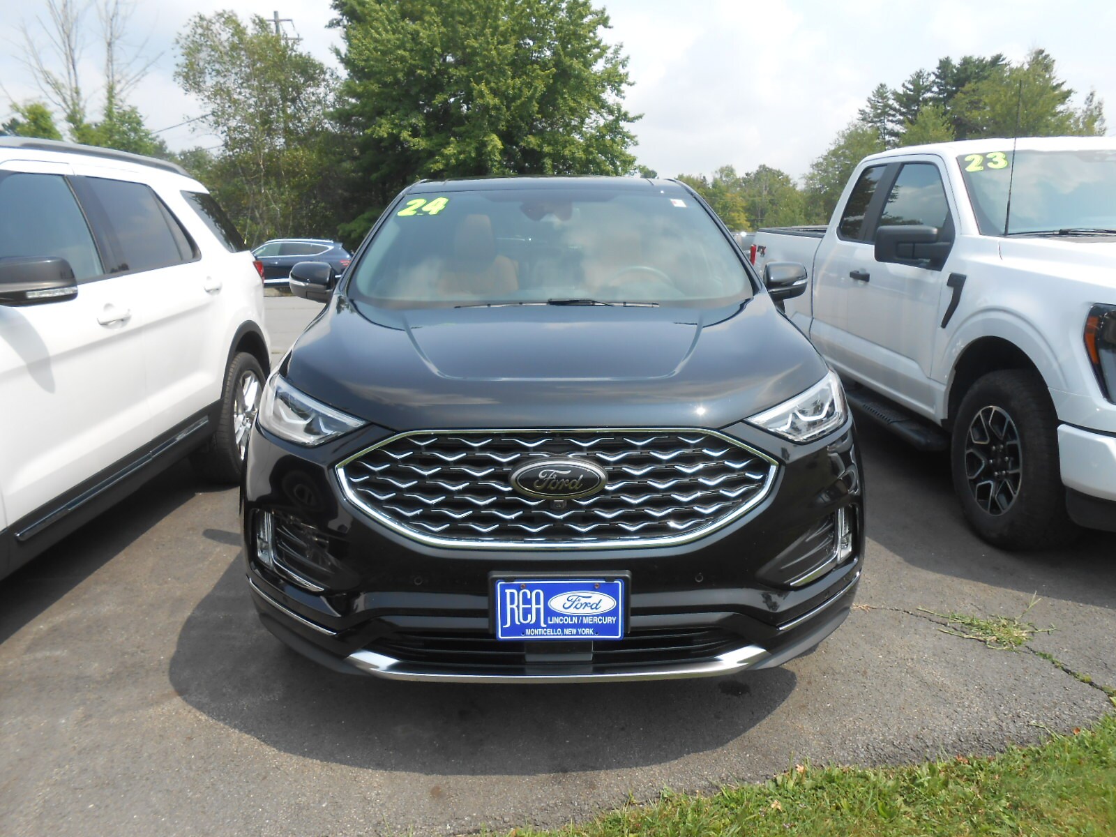 2024 Ford Edge Titanium photo 4