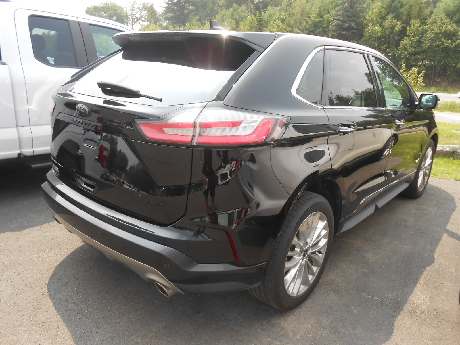 2024 Ford Edge Titanium photo 3