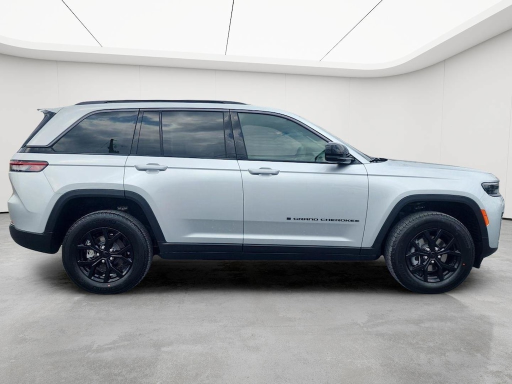 New 2026 Jeep Grand Cherokee LAREDO ALTITUDE 4X4 Sport Utility