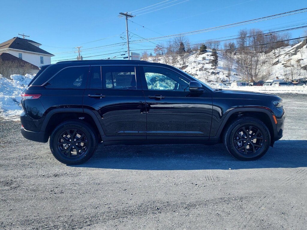 New 2026 Jeep Grand Cherokee LAREDO ALTITUDE 4X4 Sport Utility