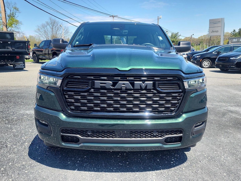 New 2026 Ram 1500 EXPRESS CREW CAB 4X4 5'7 BOX Pickup