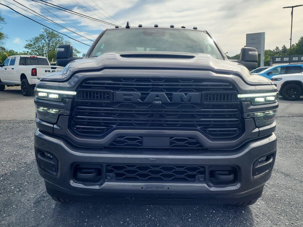 New 2026 Ram 3500 LARAMIE CREW CAB 4X4 6'4 BOX Pickup